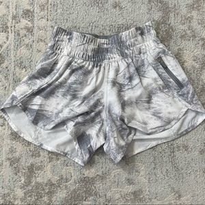 Lululemon Tracker Short Breeze By Light Cast 4” 4